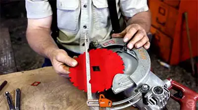 How to Change the Blade on Skilsaw Circular Saw